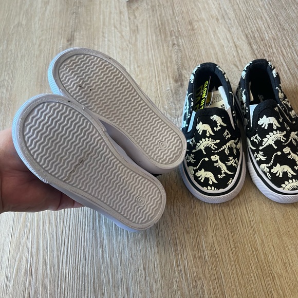 Glow in the dark Dino slip ons - 5C - Picture 2 of 4